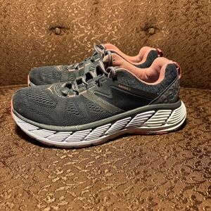 Women's size 9 Hoka Gaviota 2